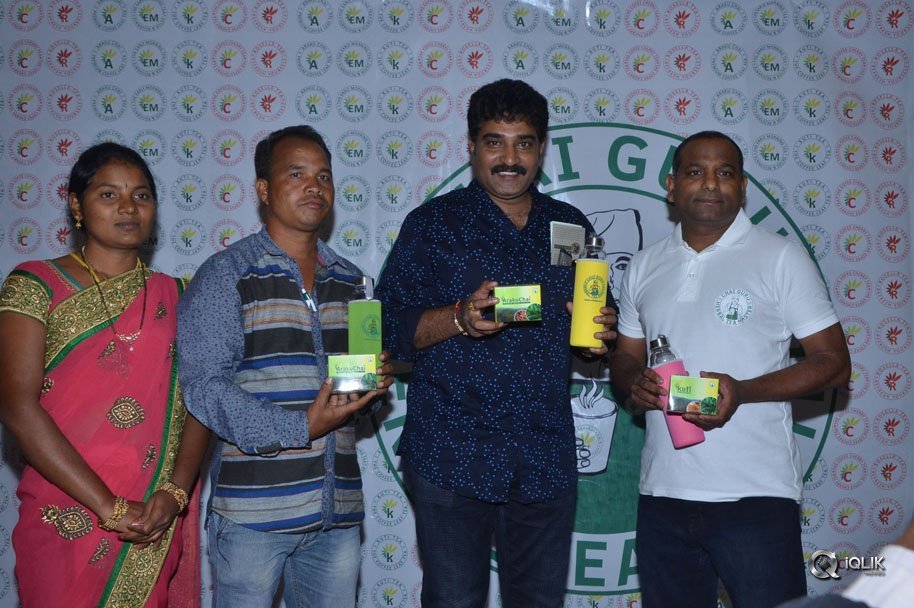 Rajeev-Kanakala-Launches-Chai-Guru-Herbal-Tea-Master-Product